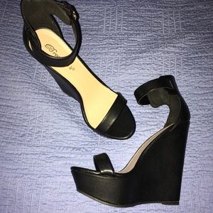 Black Wedges